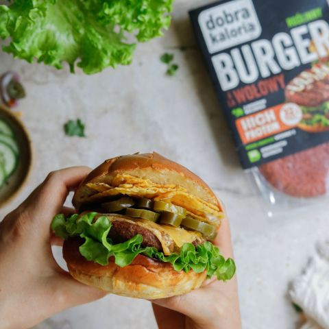 Burger z jalapeño i nachosami Przepis na Burgera z jalapeño i nachosami