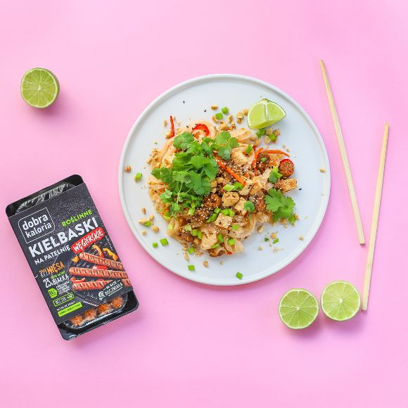 Przepis na Pad thai z kiełbaskami roślinnymi Pad thai z kiełbaskami roślinnymi krok po kroku