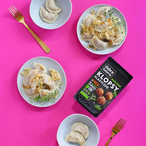 Przepis na Pierogi z kaszą gryczaną i klopsami Pierogi z kaszą gryczaną i klopsami jak zrobić