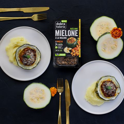 Jak zrobić krążki cukinii faszerowane roślinnym mielonym à la wołowe Krążki cukinii faszerowane roślinnym mielonym à la wołowe przepis