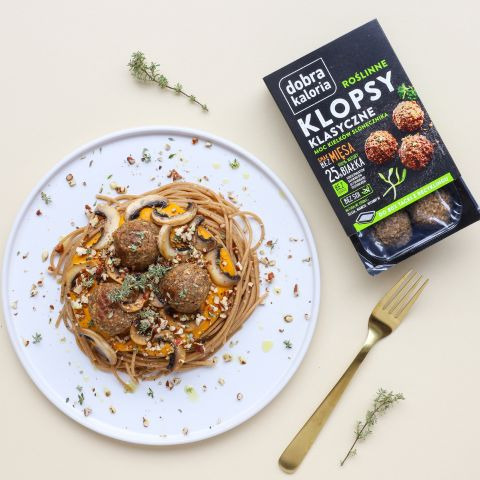 Spaghetti z sosem dyniowym i klopsami - przepis Asi Majchrzak krok po kroku Jak zrobić spaghetti z sosem dyniowym i klopsami - przepis Asi Majchrzak